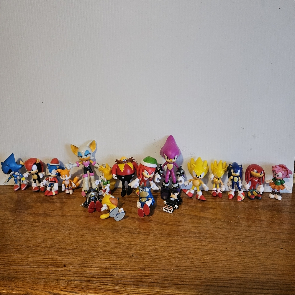 18pcs Of SONIC THE HEDGEHOG FIGURINES